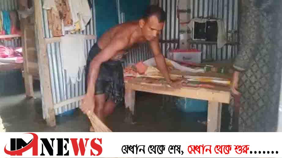 আমাদের জন্য বিশুদ্ধ পানিও নেই, কেউই পাশে দাঁড়ায়নি