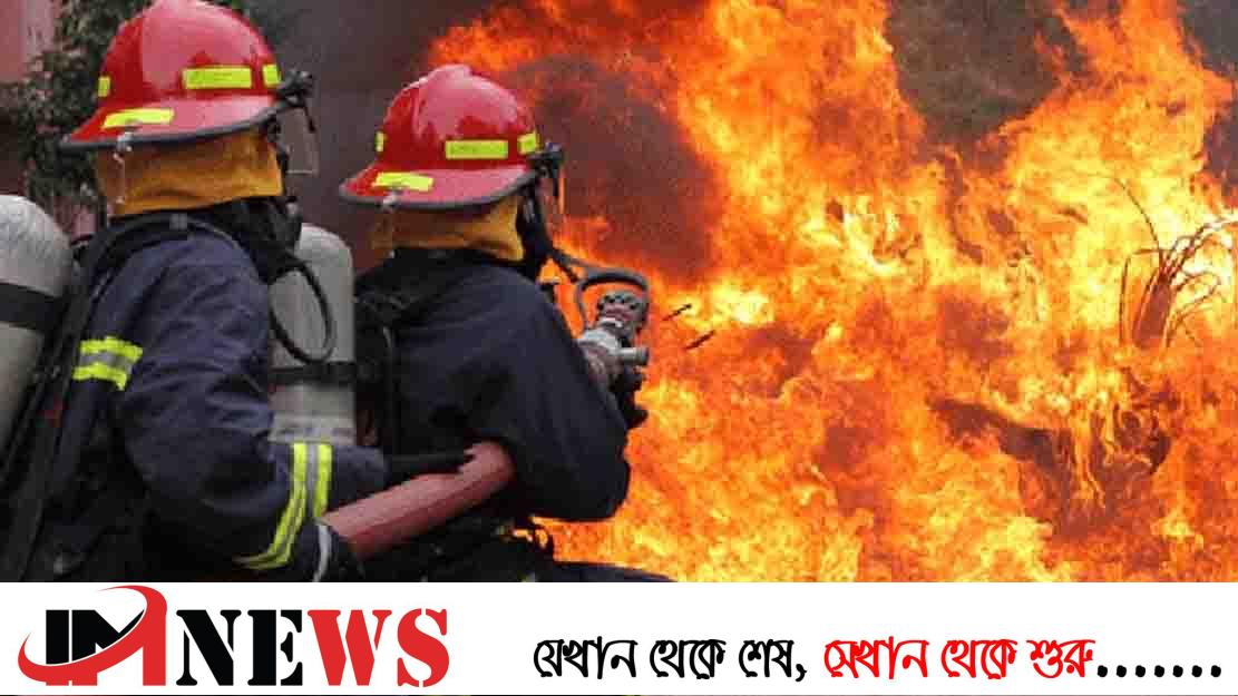 চকবাজারে পলিথিন কারখানায় আগুন, নিয়ন্ত্রণে ৬ ইউনিট