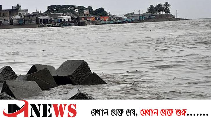 চাঁদপুর শহর রক্ষা বাঁধে ভয়াবহ ভাঙন-ঝুঁকি