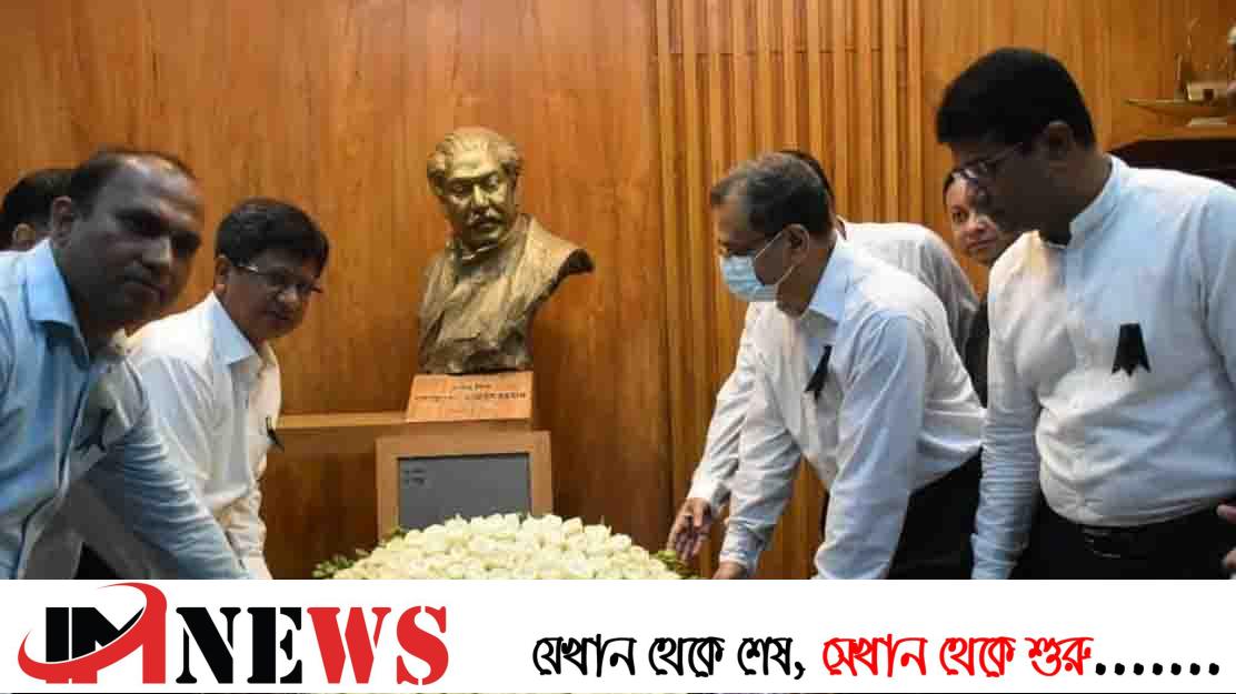 বঙ্গবন্ধুর প্রতিকৃতিতে আইসিটি বিভাগের শ্রদ্ধা