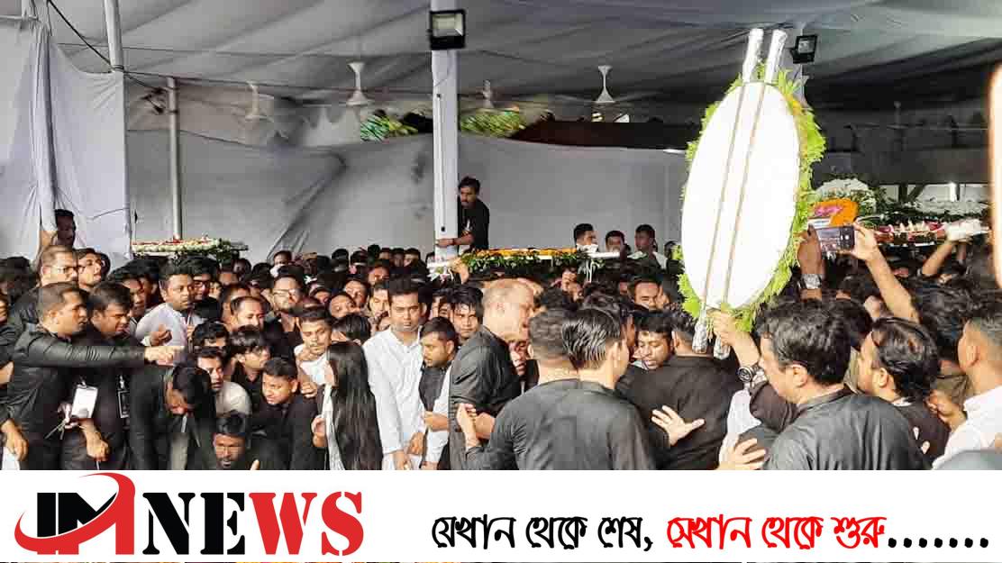 বঙ্গবন্ধুর প্রতিকৃতির সামনে ছাত্রলীগের ধাক্কাধাক্কি
