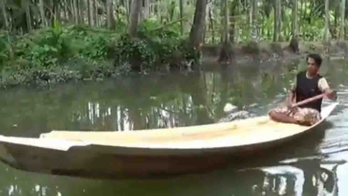 যে গ্রামের মানুষ নৌকায় ভাসে