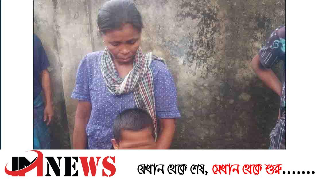 সন্তানকে বাজারে বিক্রি করতে এসেছেন মা