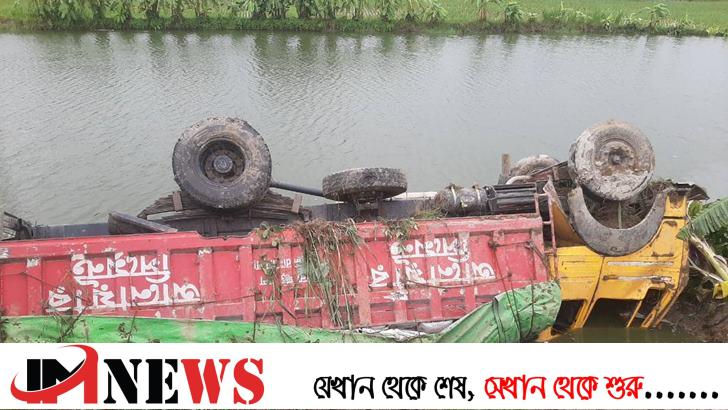 ত্রিমুখী সংঘর্ষে নিহত ৩