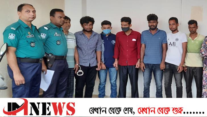 আবাসিক হোটেলে অভিযান, ৫ নারীসহ গ্রেফতার ১২