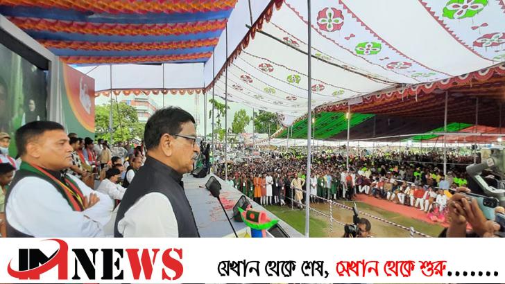 তারা দুই কান কাটা মানুষের মতো রাস্তার মাঝখান দিয়ে হাঁটে: হানিফ