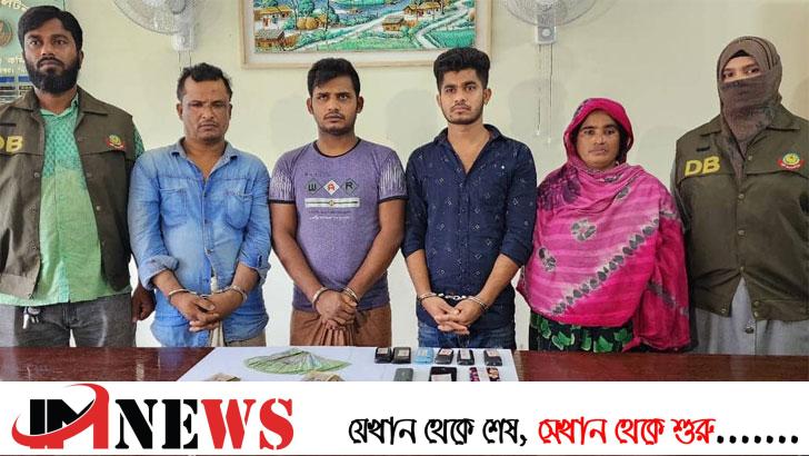 মাস্টার ও ভিসা কার্ড থেকে অর্থ হাতিয়ে নেওয়া প্রতারক চক্রের চার সদস্য গ্রেফতার