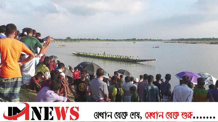 নৌকা বাইচ চলাকালে নৌকাডুবিতে দুই শিশু নিখোঁজ