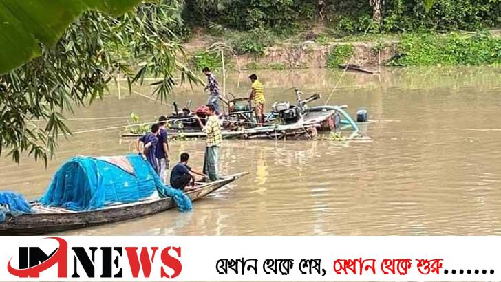 বালু উত্তোলনের ২ ড্রেজার মেশিন ধ্বংস
