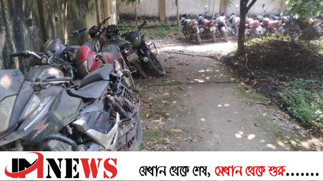 থানা ও পুলিশ ফাঁড়িতে নষ্ট হচ্ছে কোটি টাকার গাড়ি