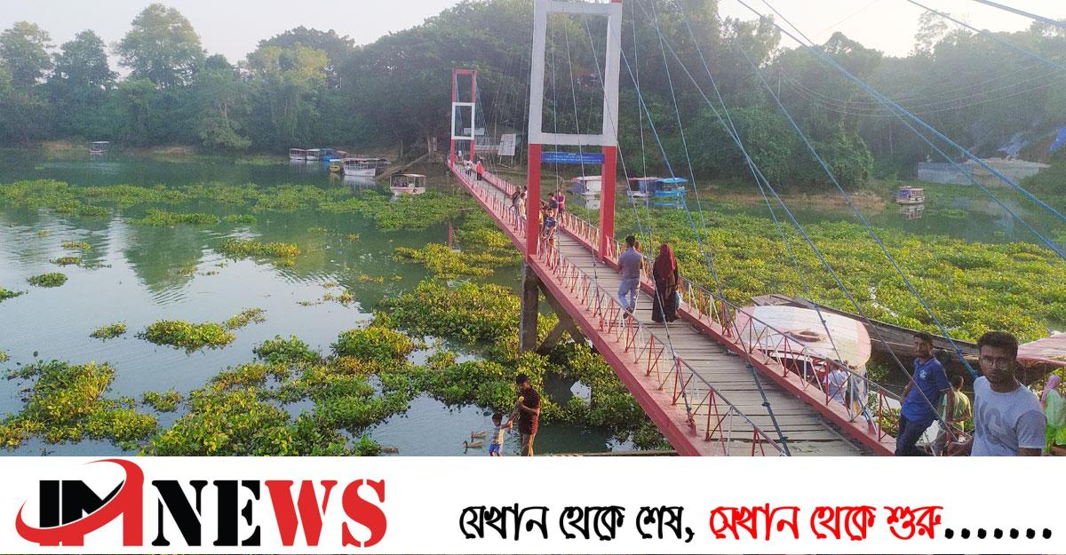 কচুরিপানায় ঢাকা পড়ছে কাপ্তাই হ্রদের সৌন্দর্য