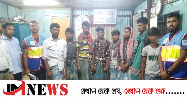 চাঁদপুরে মা ইলিশ ধরায় ৩৫ জেলে আটক