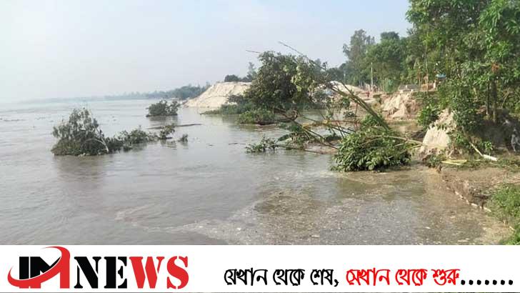 নদীভাঙনে ভিটেমাটি হারা গুচ্ছগ্রামের বাসিন্দারা