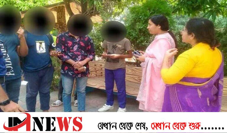 স্কুলছাত্রের ব্যাগে কনডম