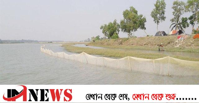 পটুয়াখালীতে নিষিদ্ধ জালে অবাধে চলছে মাছ শিকার