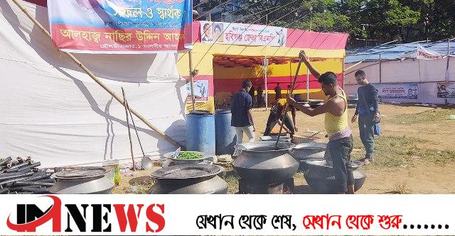 বিএনপির গণসমাবেশ: মাঠেই চলছে রান্না-খাওয়া