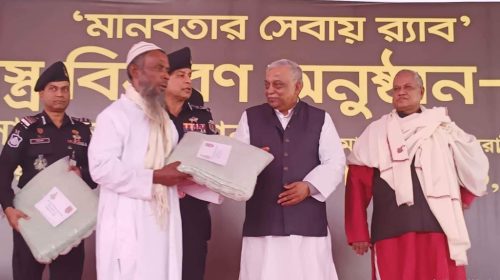 শীতার্তদের পাশে দাড়ালেন স্বরাষ্ট্রমন্ত্রী