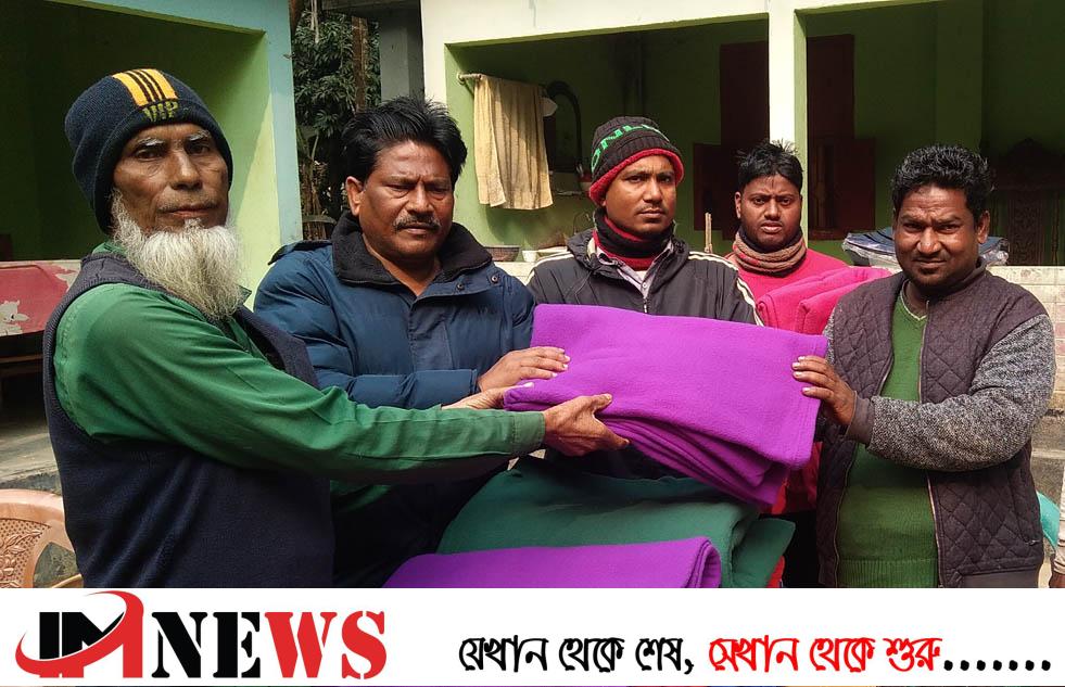 ফুলবাড়ীতে আ.লীগ নেতার উদ্যোগে কম্বল বিতরণ
