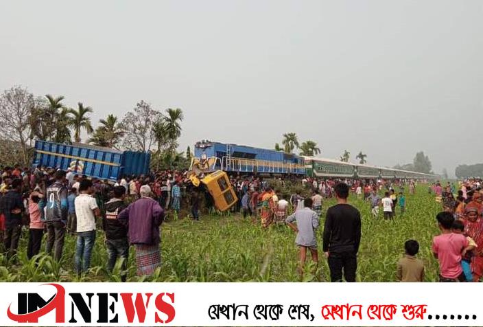 ঠাকুরগাঁওয়ে রেলক্রসিংয়ে ট্রেন-ট্রাক সংঘর্ষ, ট্রাকচালক আহত
