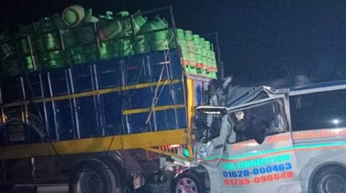 গ্যাসভর্তি ট্রাকের সঙ্গে সংঘর্ষে অ্যাম্বুলেন্সের ৬ যাত্রী নিহত