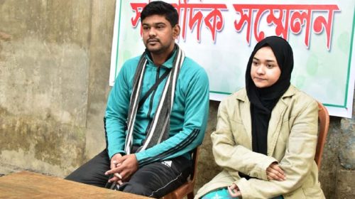 আসাম কলোনিতে সংবাদ সম্মেলন করে বিয়ের ঘোষণা দিলেন তরুণী