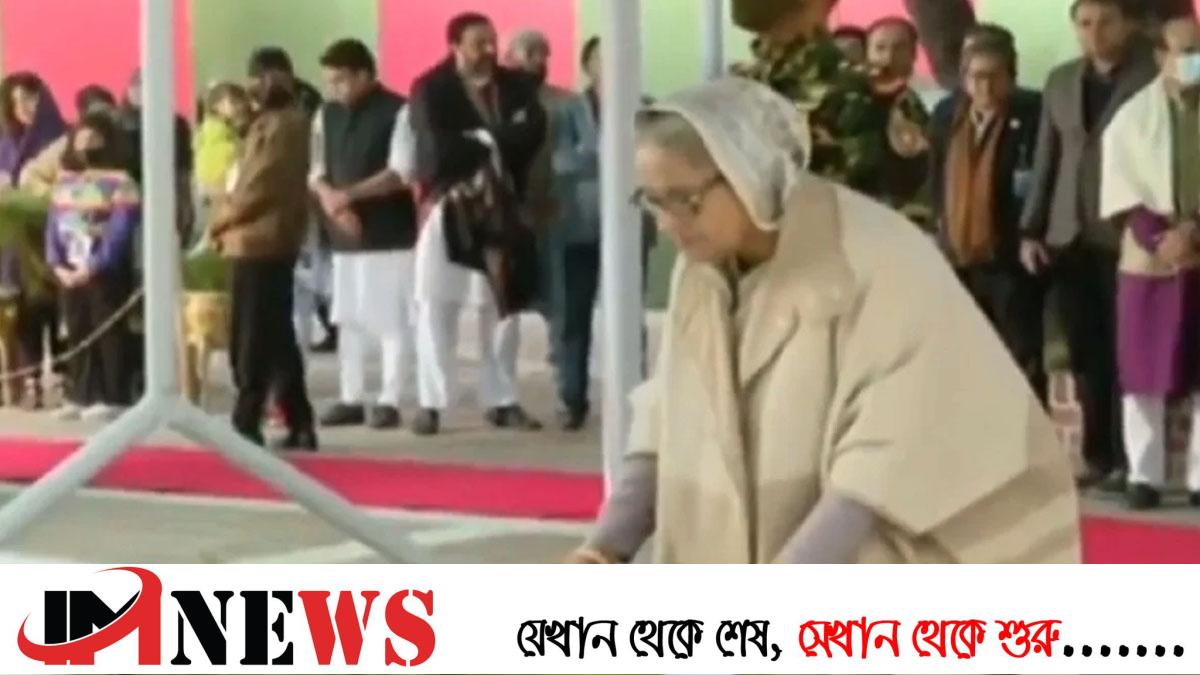 বঙ্গবন্ধুর সমাধিতে প্রধানমন্ত্রীর শ্রদ্ধা