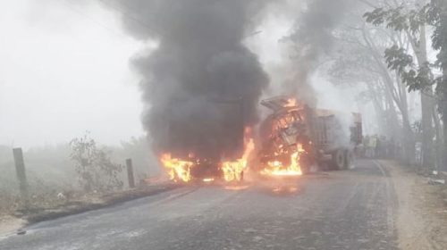 দুই ট্রাকের সংঘর্ষের আগুন, দগ্ধ হয়ে হেলপার নিহত