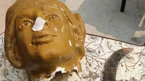 পটুয়াখালীতে মুক্তিযোদ্ধা ভাস্কর্যের মাথা ভেঙে গ্রেফতার যুবক