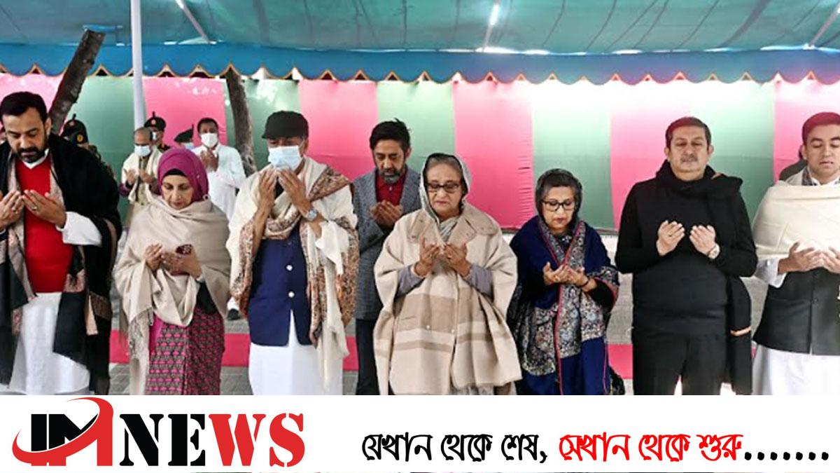 কেন্দ্রীয় নেতাদের সঙ্গে বঙ্গবন্ধুর সমাধিতে প্রধানমন্ত্রীর শ্রদ্ধা