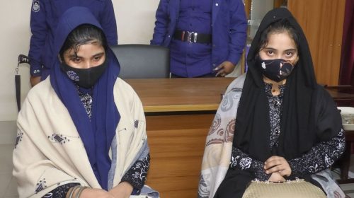 পাসপোর্ট করাতে গিয়ে দুই রোহিঙ্গা তরুণী আটক