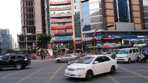 স্পা সেন্টারে অভিযান : ছাদ থেকে লাফিয়ে তরুণীর মৃত্যু