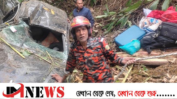 বান্দরবানের পাহাড় থেকে ২০০ ফুট খাদে স্বাস্থ্য কর্মকর্তার গাড়ি