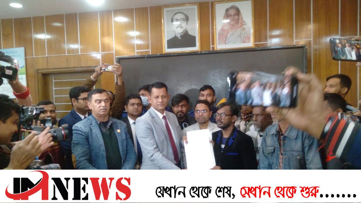 বগুড়ার দুই আসনে হিরো আলমসহ ২০ প্রার্থীর মনোনয়নপত্র জমা
