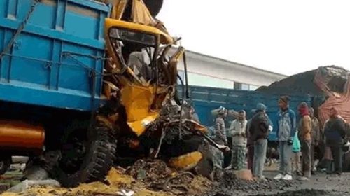 ধান বোঝাই ও কয়লা বোঝাই দুই ট্রাকের মুখোমুখি সংঘর্ষে হেলপার নিহত