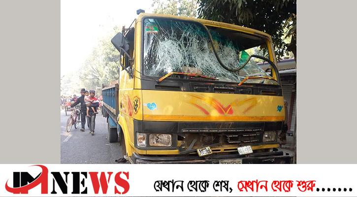 ফরিদপুরের ট্রাকের ধাক্কায় অটোভ্যানচালক নিহত