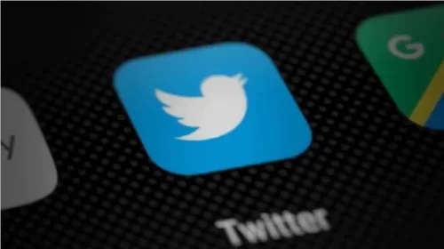 টুইটারের বিজ্ঞাপনী আয়ে ধস