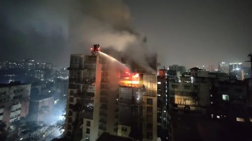 গুলশানে আগুন: ভবন থেকে লাফিয়ে পড়ে যুবকের মৃত্যু