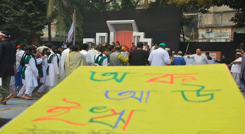 চট্টগ্রামে বিনম্র শ্রদ্ধায় ভাষা শহীদদের স্মরণ
