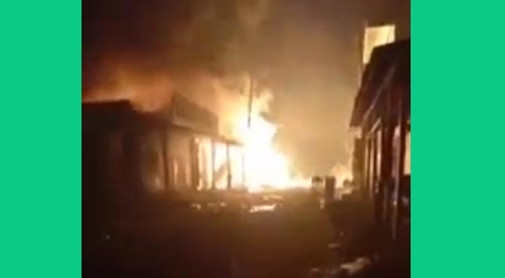 সূবর্ণচরে আগুনে পুড়ে গেছে ৬ দোকান