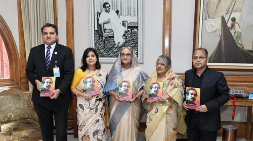 ‘বঙ্গবন্ধু ভালোবাসার অপর নাম’ গ্রন্থের মোড়ক উন্মোচন করলেন প্রধানমন্ত্রী