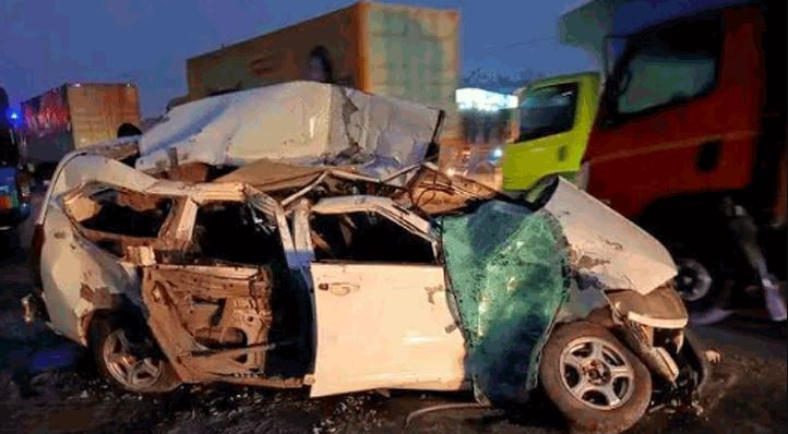 প্রাইভেটকার-ট্রাক সংঘর্ষে তরুণী নিহত