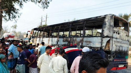 ঢাকাগামী বাসের ধাক্কায় অটোরিকশাচালকসহ প্রাণ গেল ৪ জনের