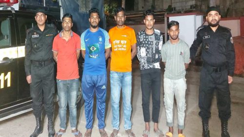 ভারতীয় পণ্যসহ গ্রেফতার ৫