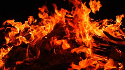 নীলফামারীতে আগুনে ১১ ঘর পুড়ে ছাই