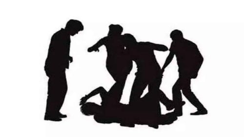 এক প্রেমিক নিয়ে ৪ তরুণীর মারামারি