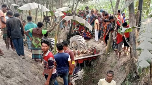 ট্রাক্টর উল্টে চালকের মৃত্যু