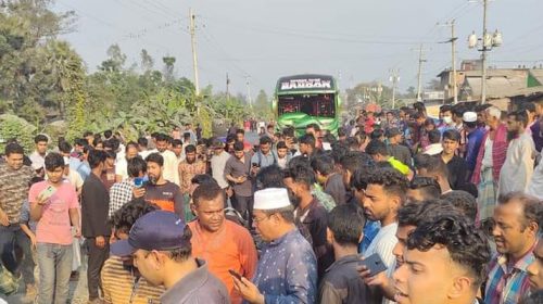 বাস-মাইক্রো সংঘর্ষে শিশু নিহত, আহত ১০