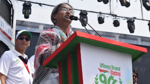 ‘নিজের চাইতেও মায়ের জিনিস অনেক প্রিয় হয়’