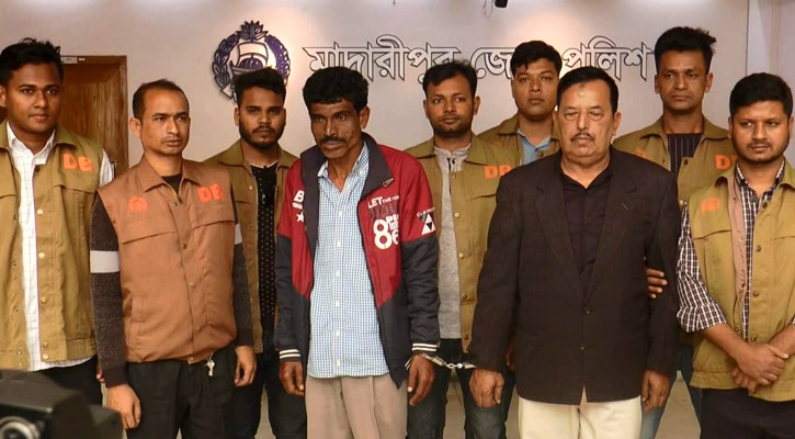 পুলিশে নিয়োগ প্রতারণার অভিযোগে আটক ২