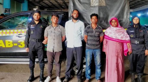 কুমিল্লা থেকে গাঁজা এনে ঢাকায় বিক্রি করতেন তারা